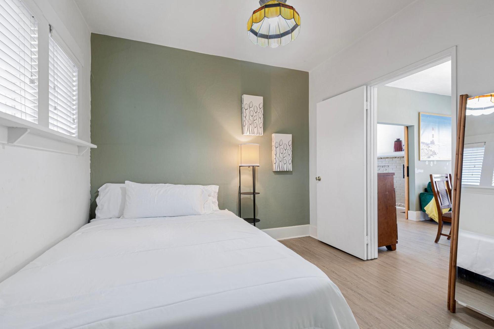 Vintage 3 Bedroom Home In Prime Eastlake Seattle With Private Parking Exteriér fotografie