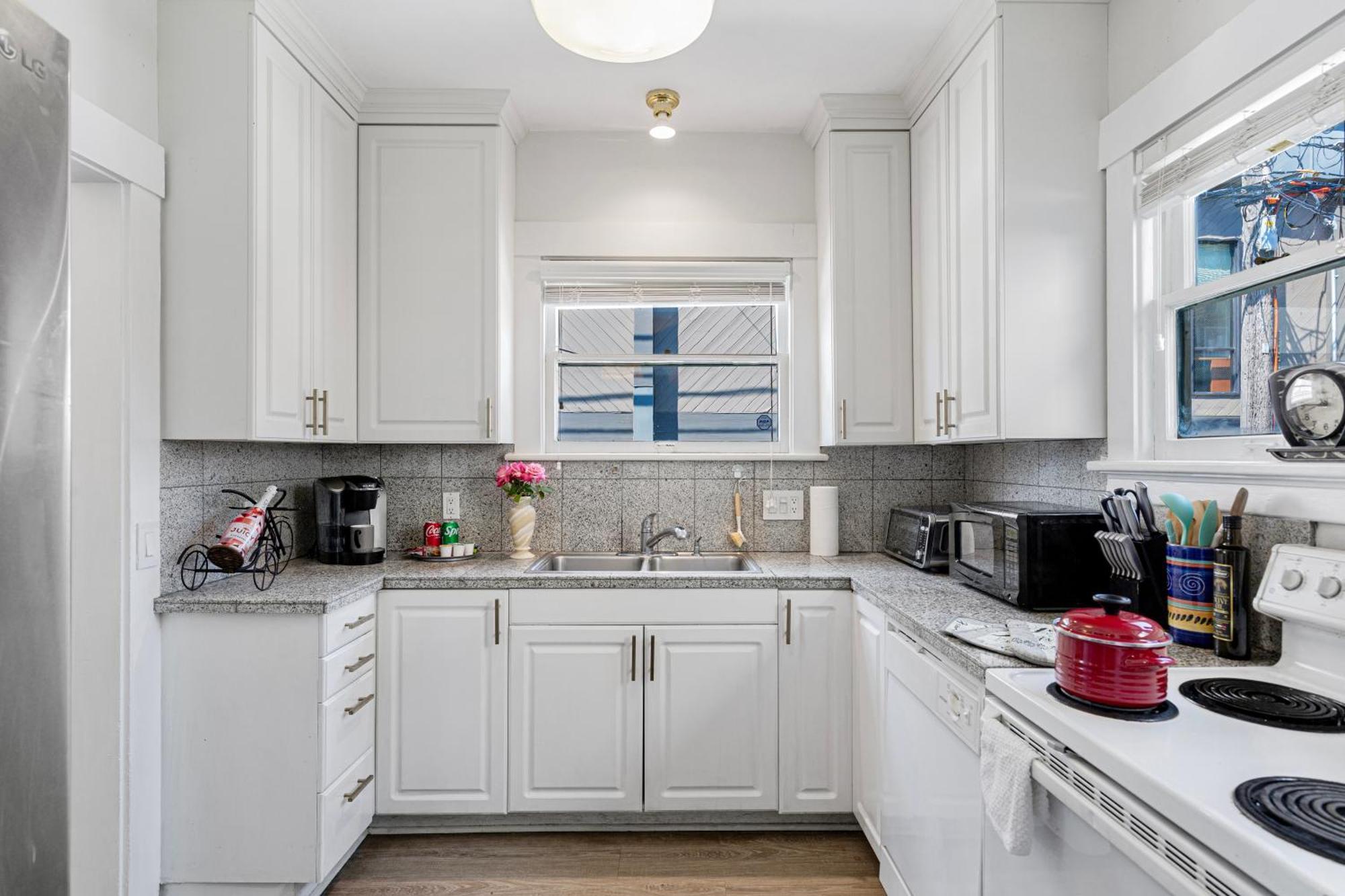 Vintage 3 Bedroom Home In Prime Eastlake Seattle With Private Parking Exteriér fotografie