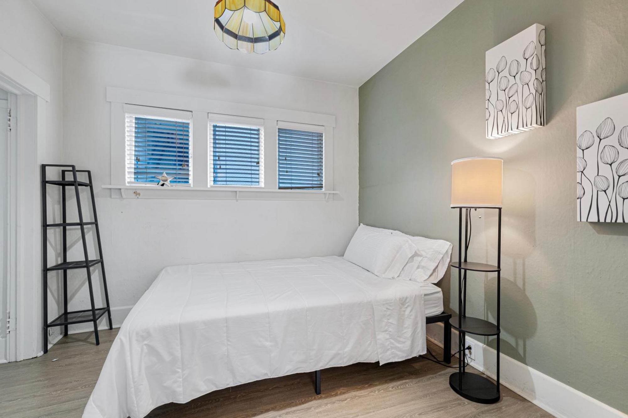 Vintage 3 Bedroom Home In Prime Eastlake Seattle With Private Parking Exteriér fotografie