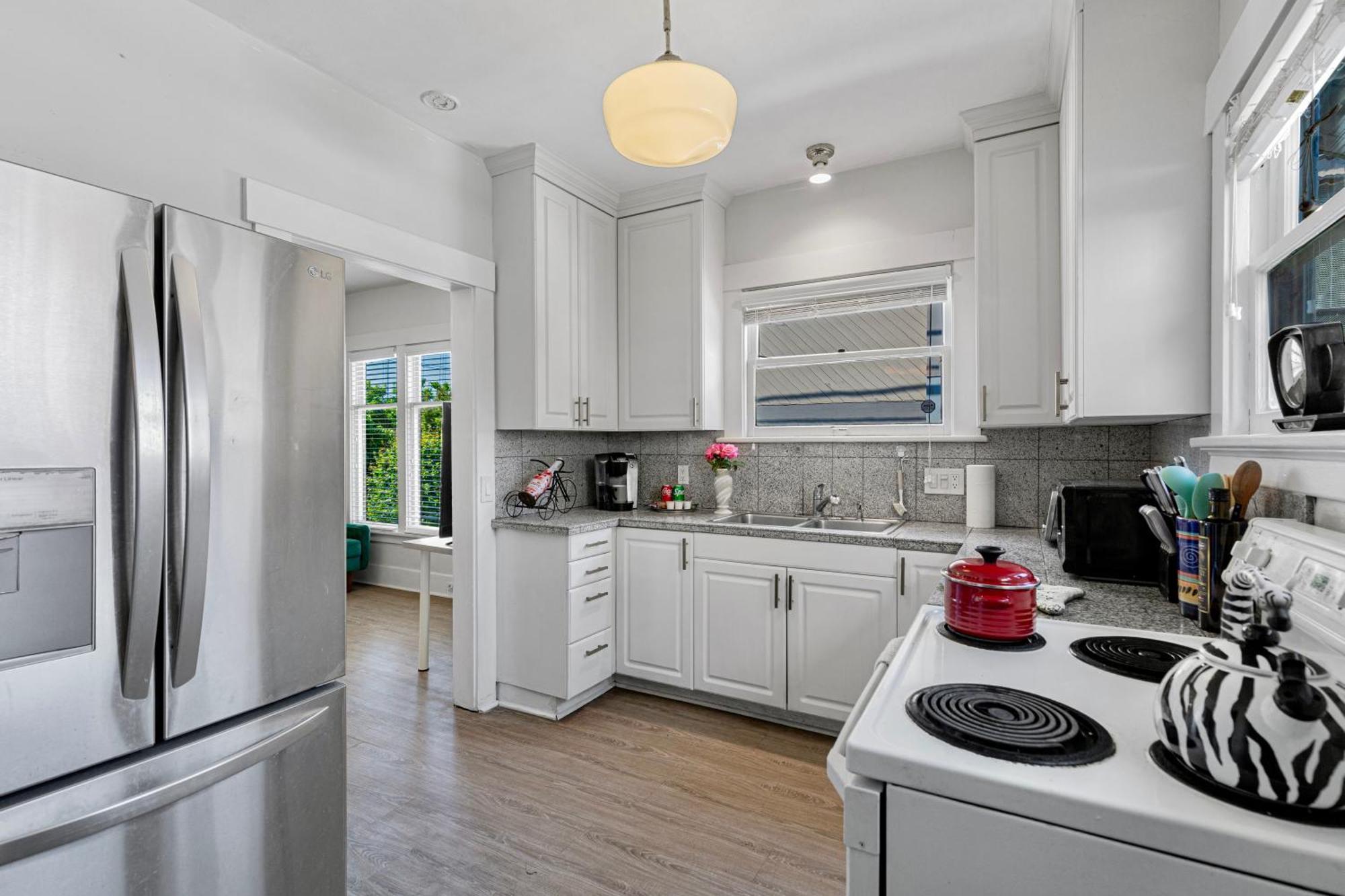 Vintage 3 Bedroom Home In Prime Eastlake Seattle With Private Parking Exteriér fotografie